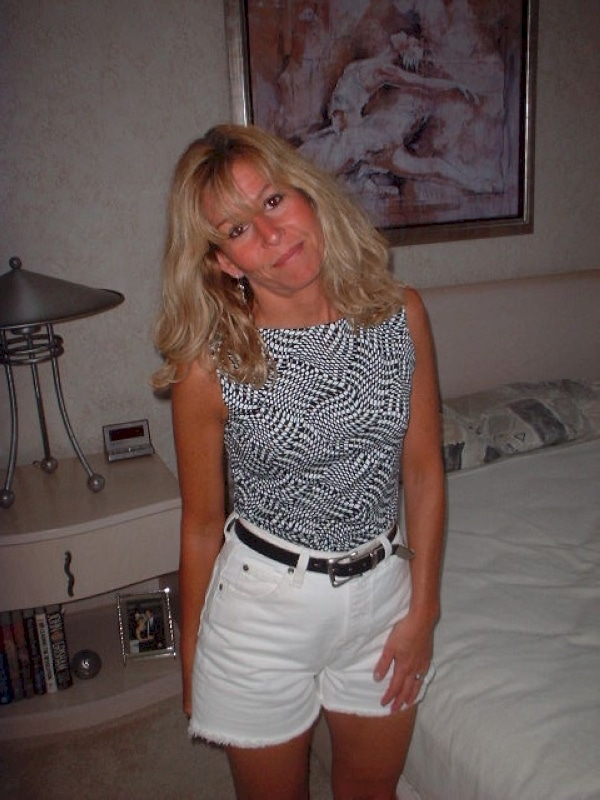 Adopte une vieille cougar seule